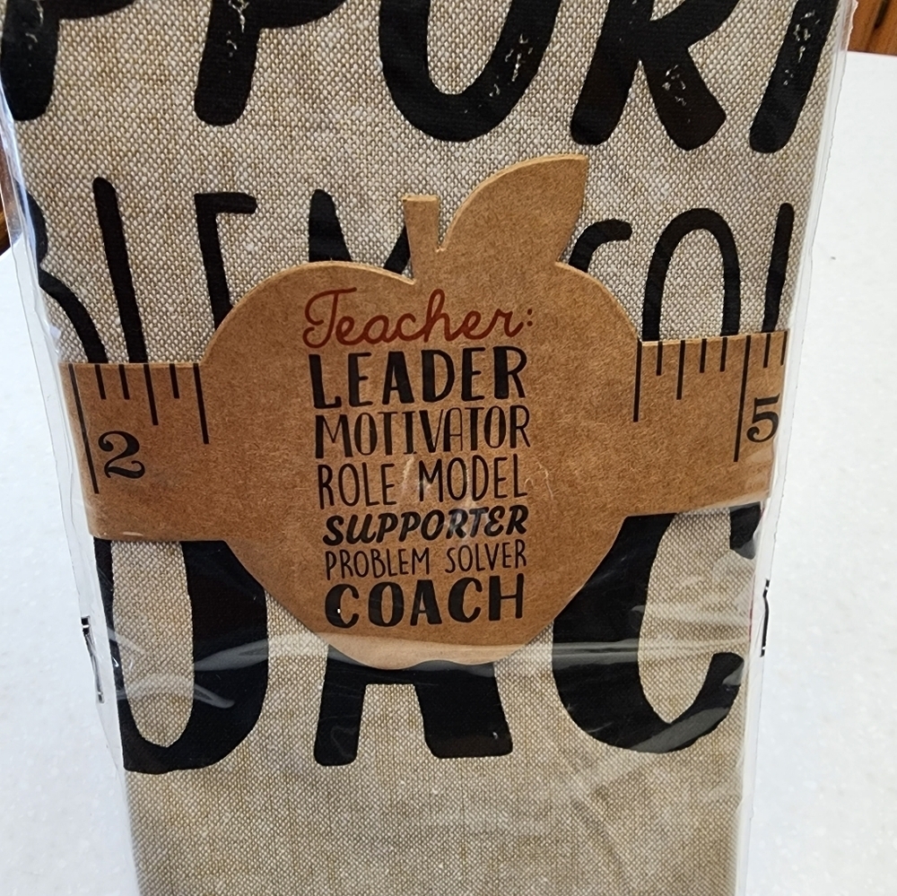 Teacher tea towel NWT 🍎📚 - Picture 2 of 6